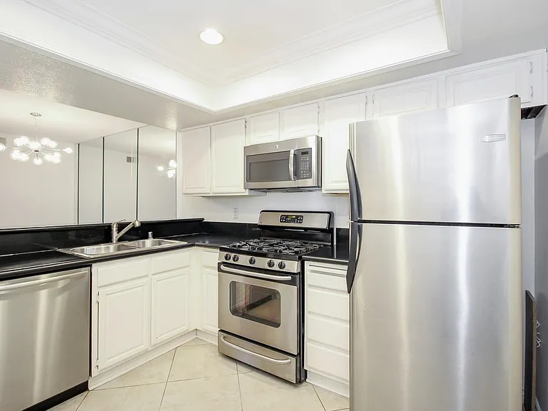 601 E California Blvd #204 — Photo 9