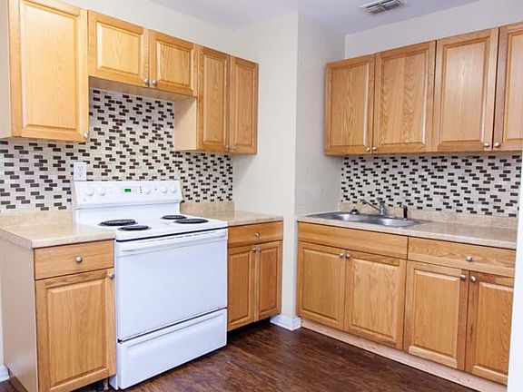 4th image of 8603 Temple Park Dr