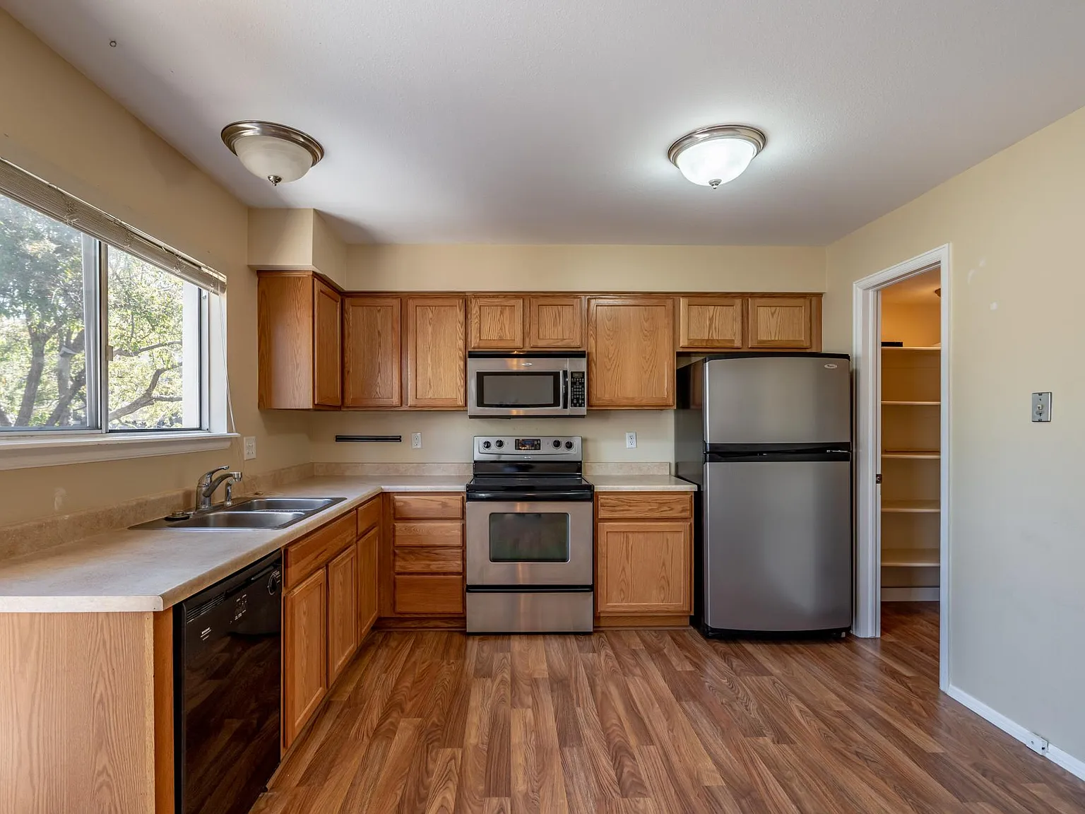 2 bed, 1608 sqft, $2,100 — Photo 3