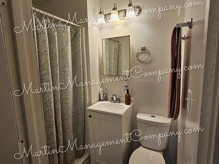 610 W 4th St #A — Photo 9