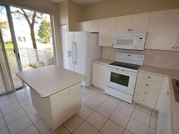 5th image of 4014 NW 92nd Ave