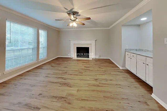 4 bed, 3.5 bath, 3218 sqft, $2,550 — Photo 3