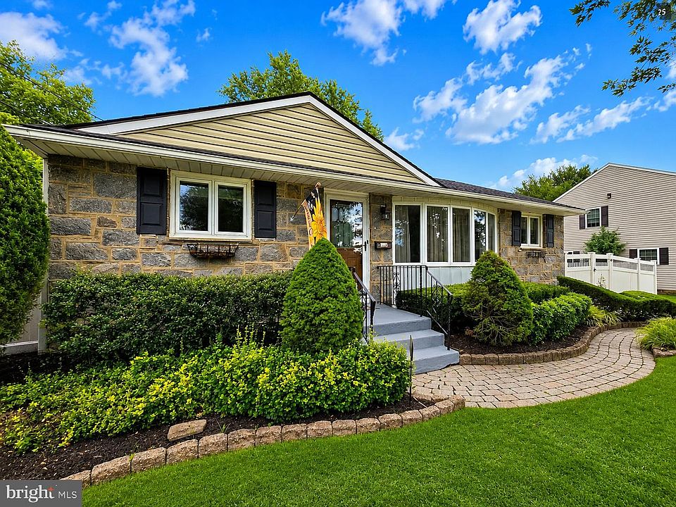 1st image of 2823 Burgundy Dr