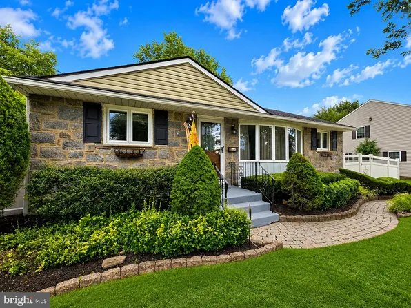 2823 Burgundy Dr, Cinnaminson, NJ 08077