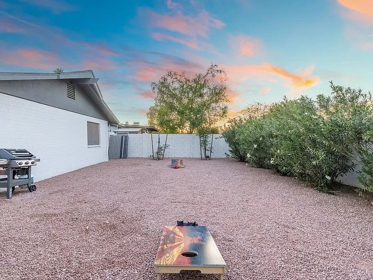 2510 E Hermosa Dr — Photo 23