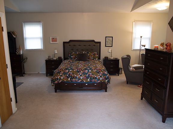 3rd image of 21148 Willow Ln
