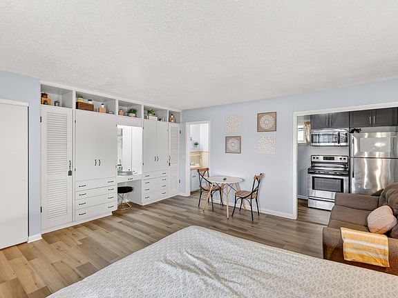 5th image of 803 Hillview Hts #205