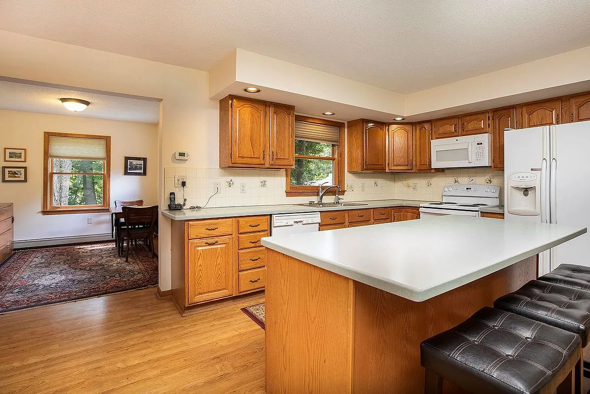 3 bed, 2.0 bath, 1425 sqft, $2,602 — Photo 4