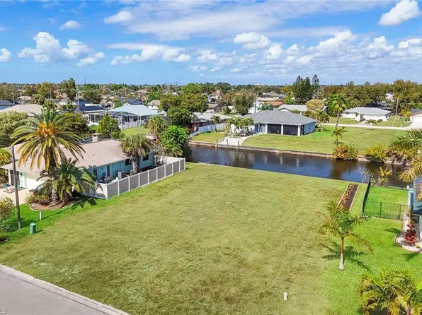 2005 Ottersrest LN, CAPE CORAL, FL 33990