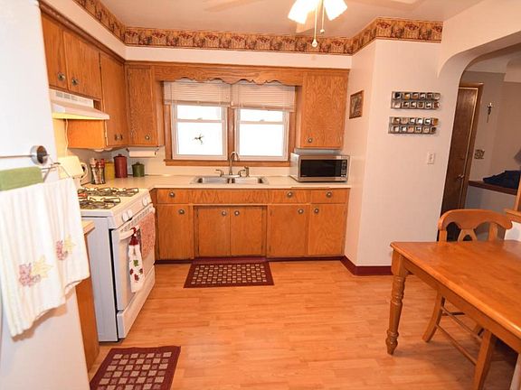 3rd image of 816 3rd Ave S