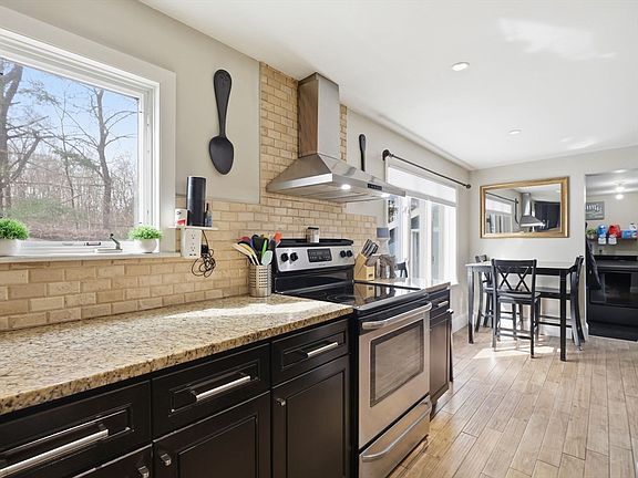 4th image of 1 Canterbury Ave