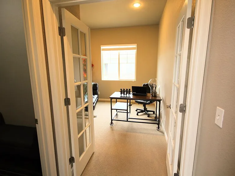 1401 Skyline Dr — Photo 25