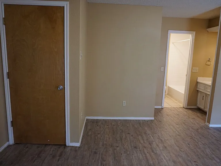 1104 Homestead Dr — Photo 7