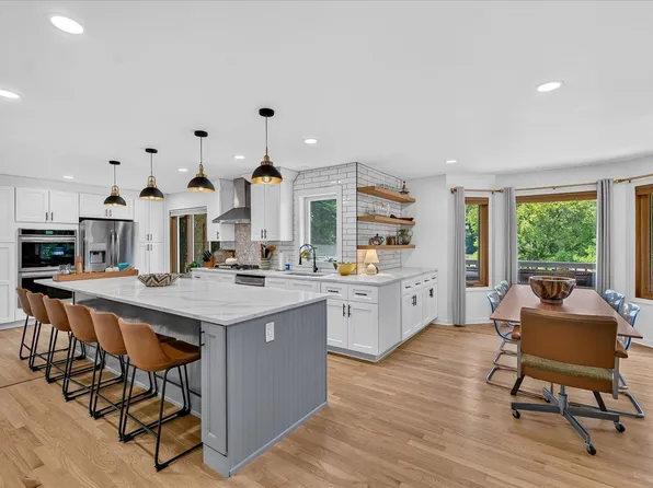 1416 Kings Lynn Rd, Stoughton, WI 53589