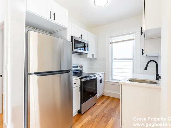 633 E 6th St, Boston, MA