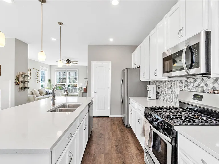 1554 Castle Creek Cir — Photo 9