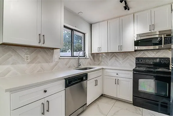1622 Hillwood Dr — Photo 8