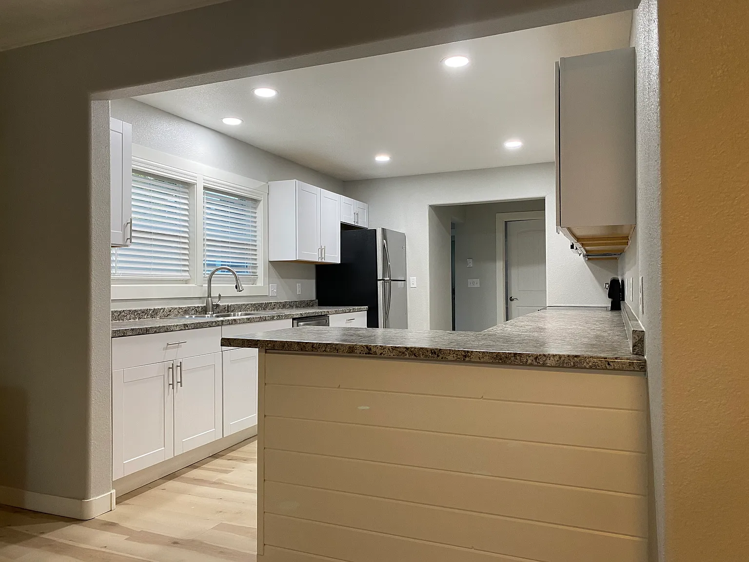 2 bed, $1,375 — Photo 4
