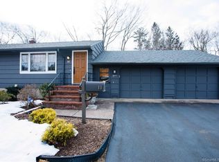 11 Laura Ln, North Haven, CT 06473