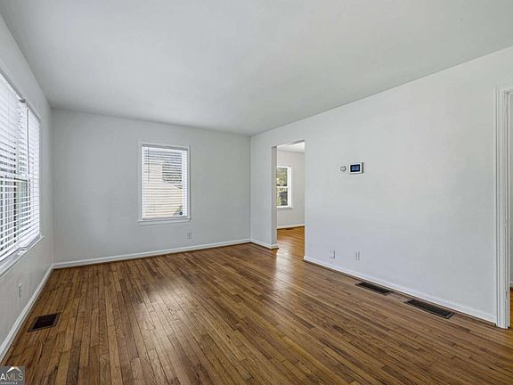 4th image of 2583 Joyce Ave