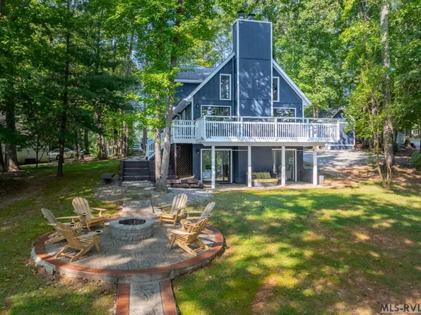 27 Cedar Ct, Bracey, VA 23919