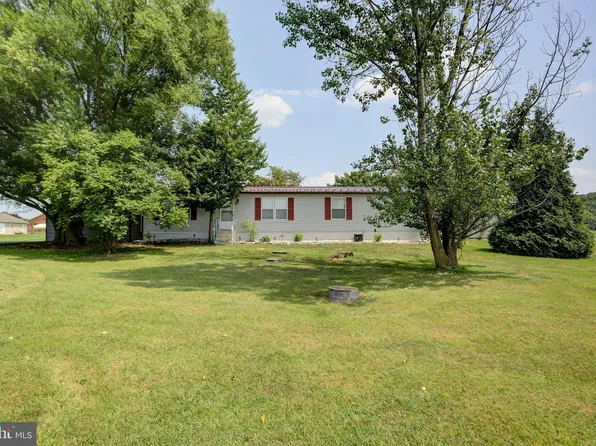 2 Running Pump Rd, Newville, PA 17241