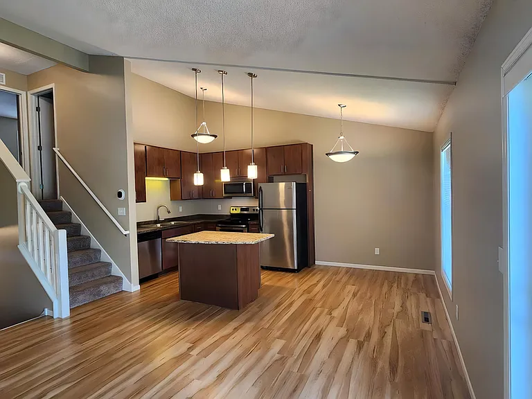 909 Wescott Sq #909 — Photo 5