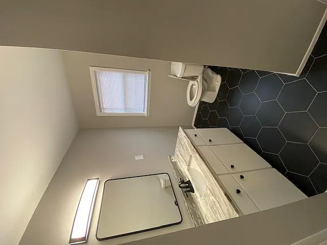 2521 W Cameron St — Photo 12