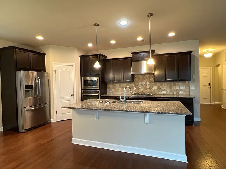 579 Crossland Dr — Photo 39