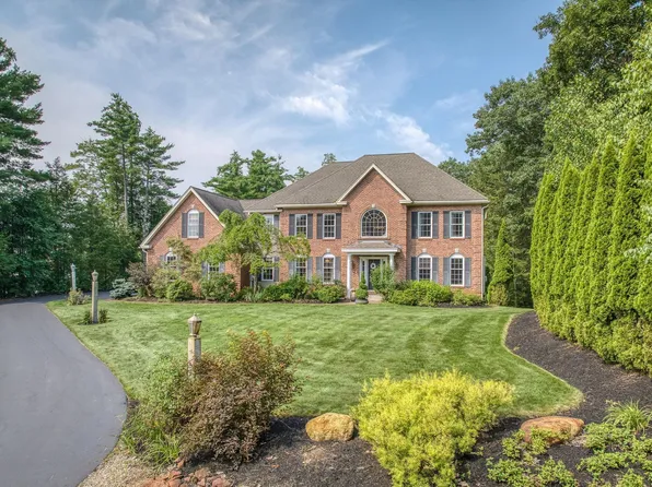 9 ESTHER Drive, Bedford, NH 03110