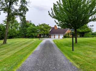 2137 Forest Grove Rd, Coraopolis, PA 15108