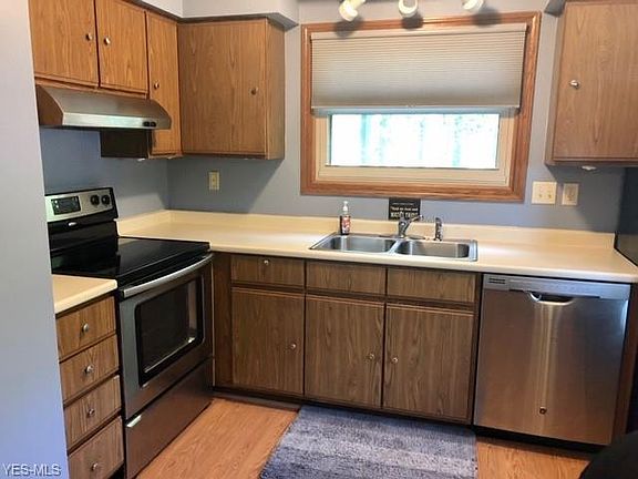 2nd image of 1037 Washington St APT 402