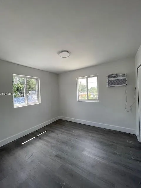 2 bed, 1.0 bath, $1,975 — Photo 2