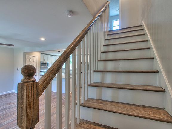 5th image of 784 Garrison Dr #B