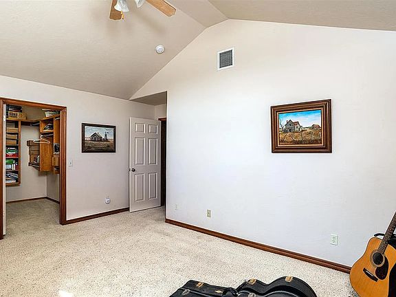 Large room for rent ($645 monthly, includes utilities, internet, enclosed parking)