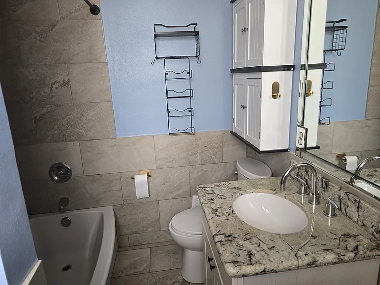 2815 Broadway St — Photo 4