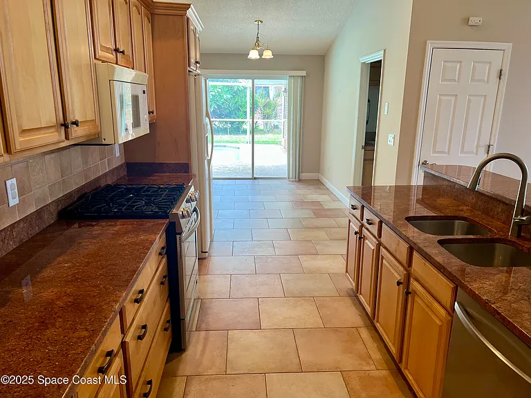 2372 Windham Dr — Photo 5