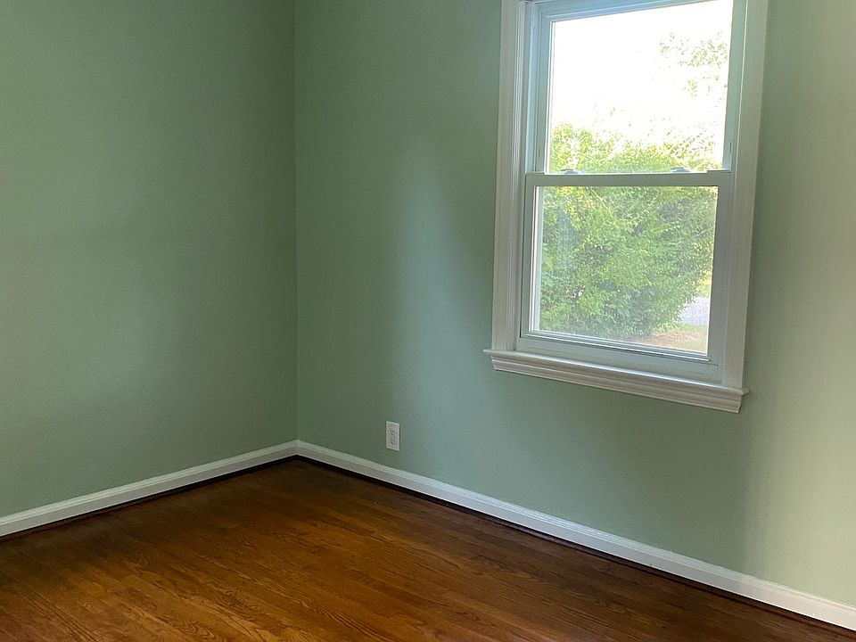 1st image of 860 Ledyard St