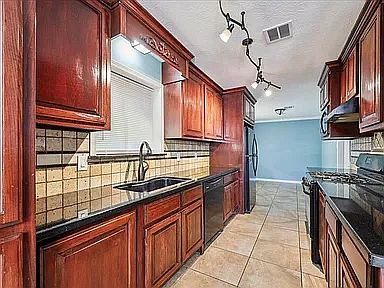 5th image of 6070 Suzanne Ct