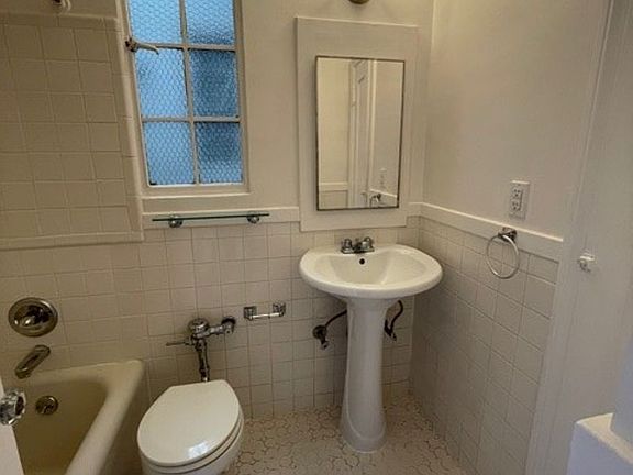 4th image of 2905-2911 Van Ness Ave #604