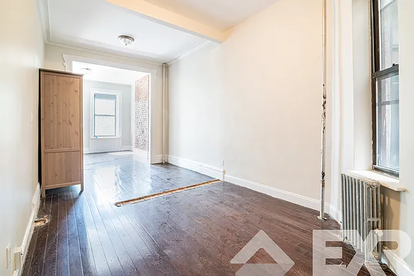 Rented by EXR | media 10