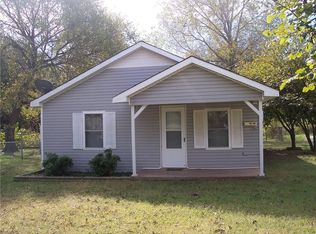 805 E Colbert St, Wynnewood, OK 73098