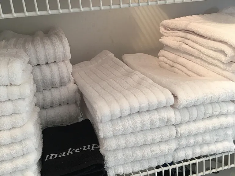 Hotel quality linens supplied.