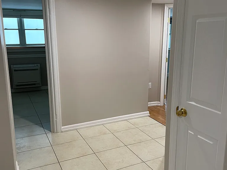 136 Garrett Ave #1 — Photo 18