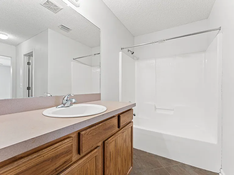 30 N Vermont Ave — Photo 14