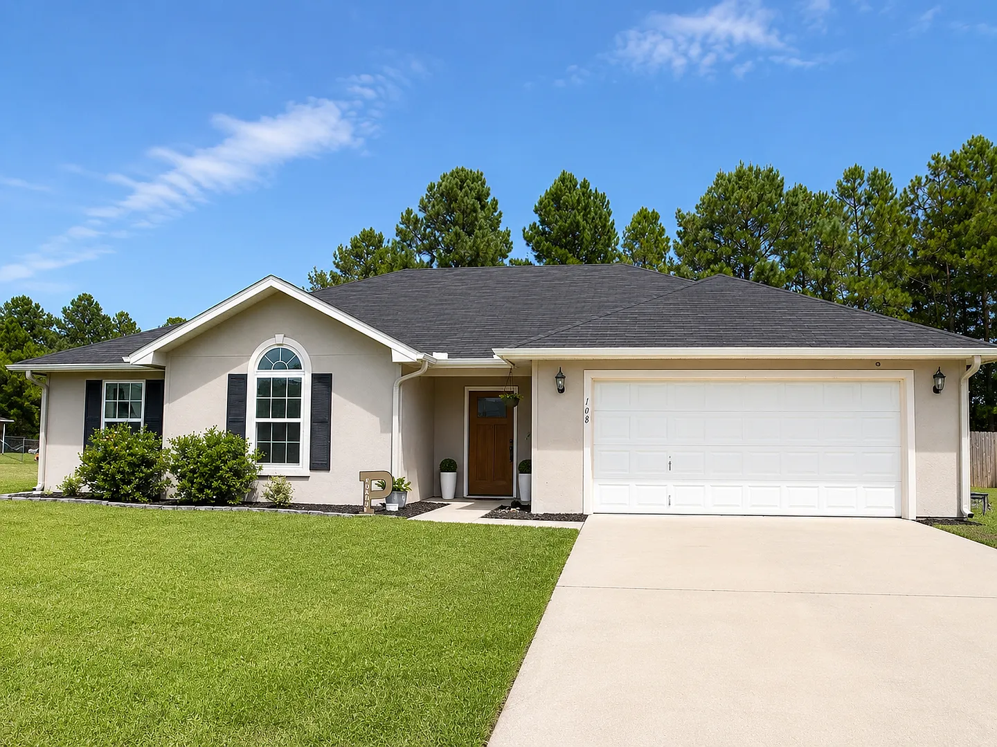 Updated 3/2 with fenced in yard! — Photo 2