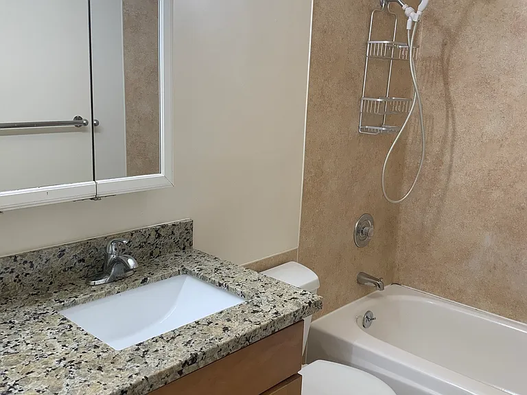 2413 Boylston Ave E — Photo 13