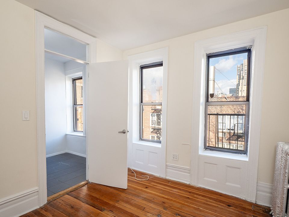 1st image of 209 W 13th St #31