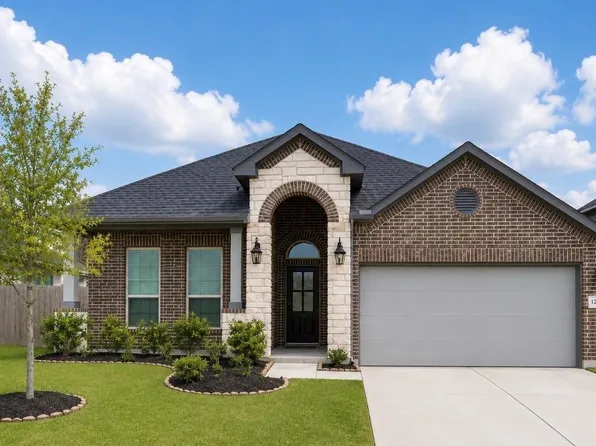 12106 Champions Forest Dr, Mont Belvieu, TX 77535
