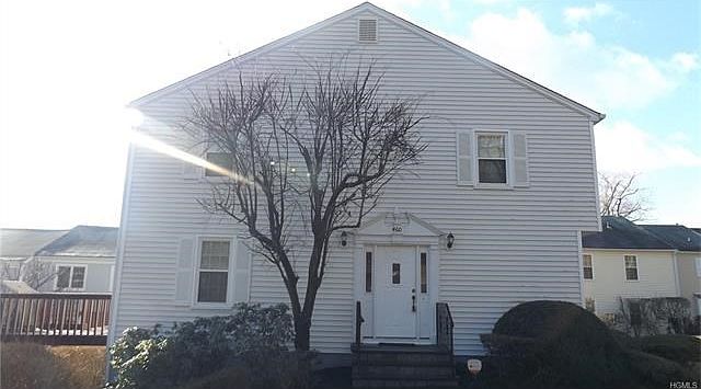 Welcoming front of unit